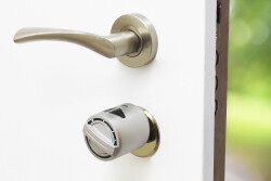 DESi Utopic R+ Akıllı Kapı Kilidi - Yüz Tanıma ve Dahili Tuş Takımlı Set - 2